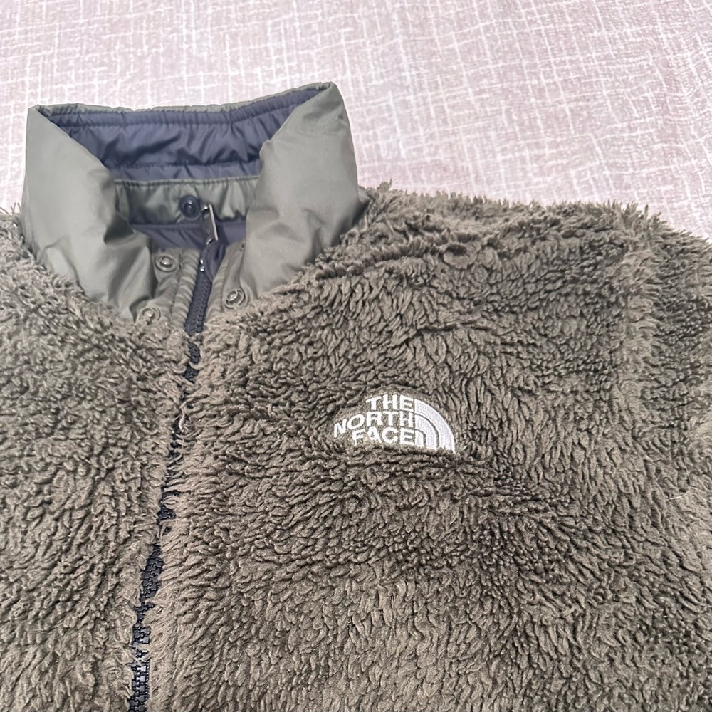 The North Face Kids size 14/16 reversible Mount Chimbo Jacket - Picture 5 of 6